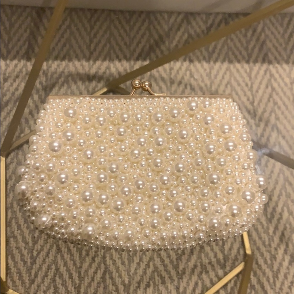 Pearl clutch